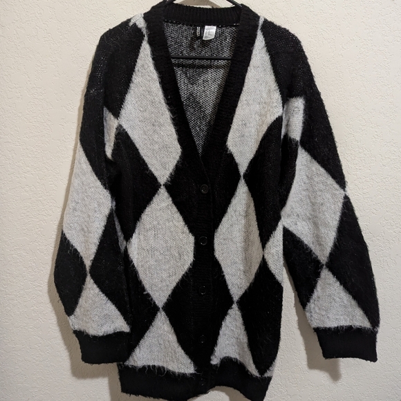 H&M Divided Black and White Diamond Harlequin Cardigan Sweater Oversized XS - Picture 2 of 6